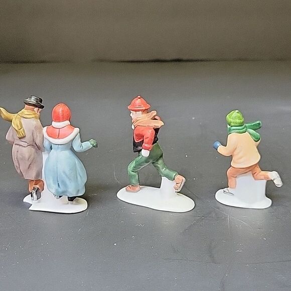 Department 56 CHILDE POND AND SKATERS Set of 4 Dickens Heritage Village 5903-0 - Picture 9 of 12